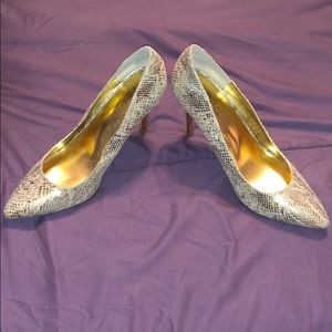 Like new Thalia 3 1/2 " heels
